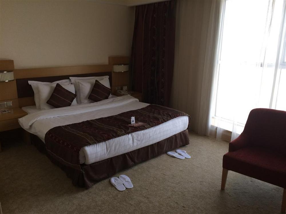 Grand Pasha Luxury Central Nicosia Hotel & Casino Nicósia Quarto foto